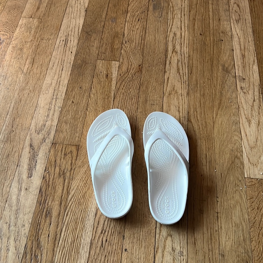 White crocs flip flops great condition Size 7